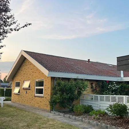 아파트 Private Fully Functional In A Near Forrest 손더보그